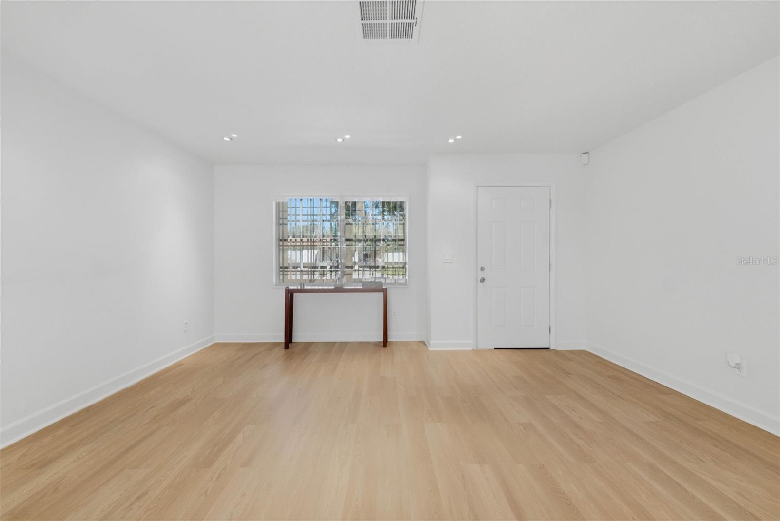 Photo 4 of Single family home for sale at 3010 Emerson Ave S, Saint Petersburg, FL 33712 | MLS# TB8561014 | Listing updated on 2026-10-24