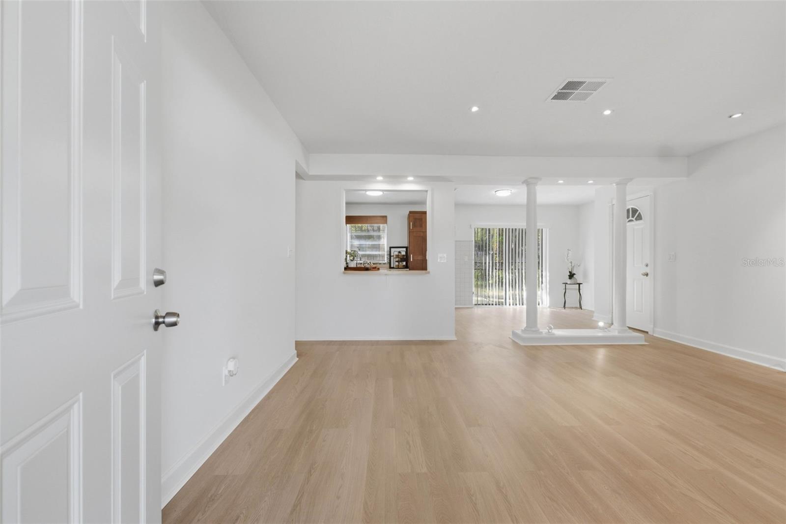 Photo 3 of Single family home for sale at 3010 Emerson Ave S, Saint Petersburg, FL 33712 | MLS# TB8561014 | Listing updated on 2026-10-24