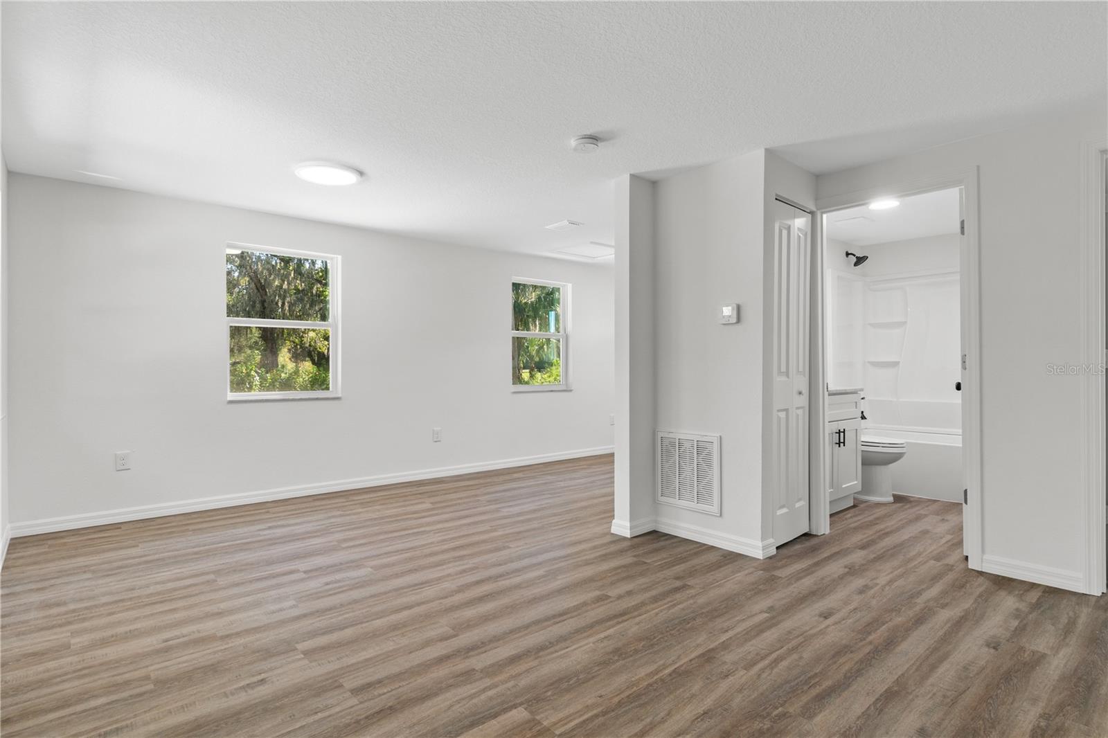 Photo 4 of Single family home for sale at 654 NE 2nd Street, Crystal River, FL 34429 | MLS# GC544411 | Listing updated on 2026-10-23