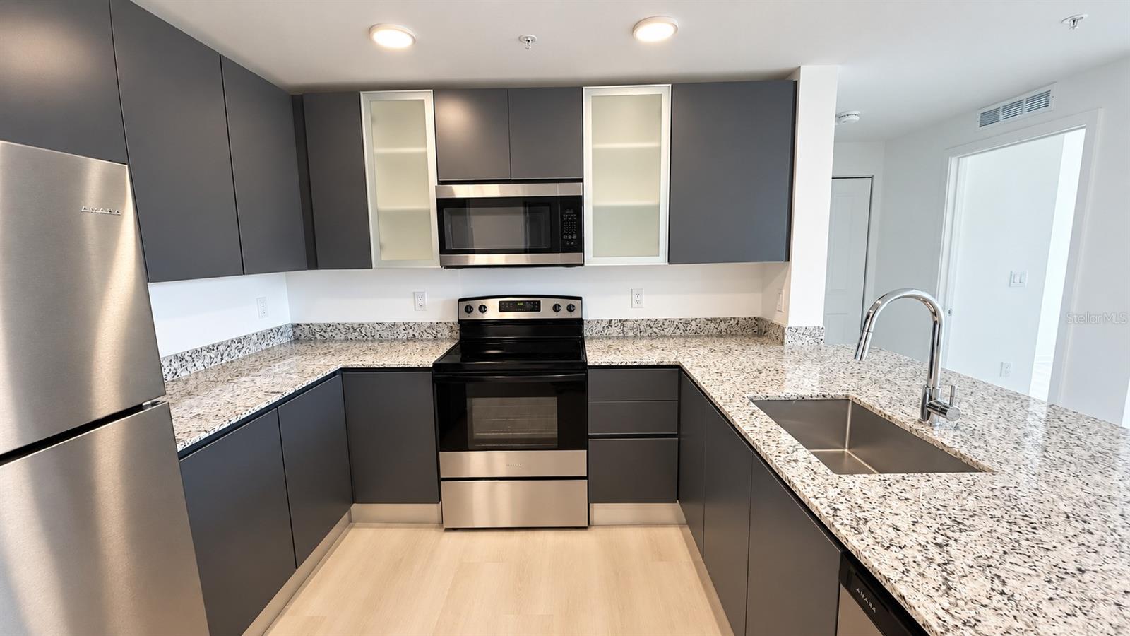Listing Photo 4 - Condo for sale in building located at 5587 Millenia Blvd, ORLANDO, FL 32839 - Unit #213
