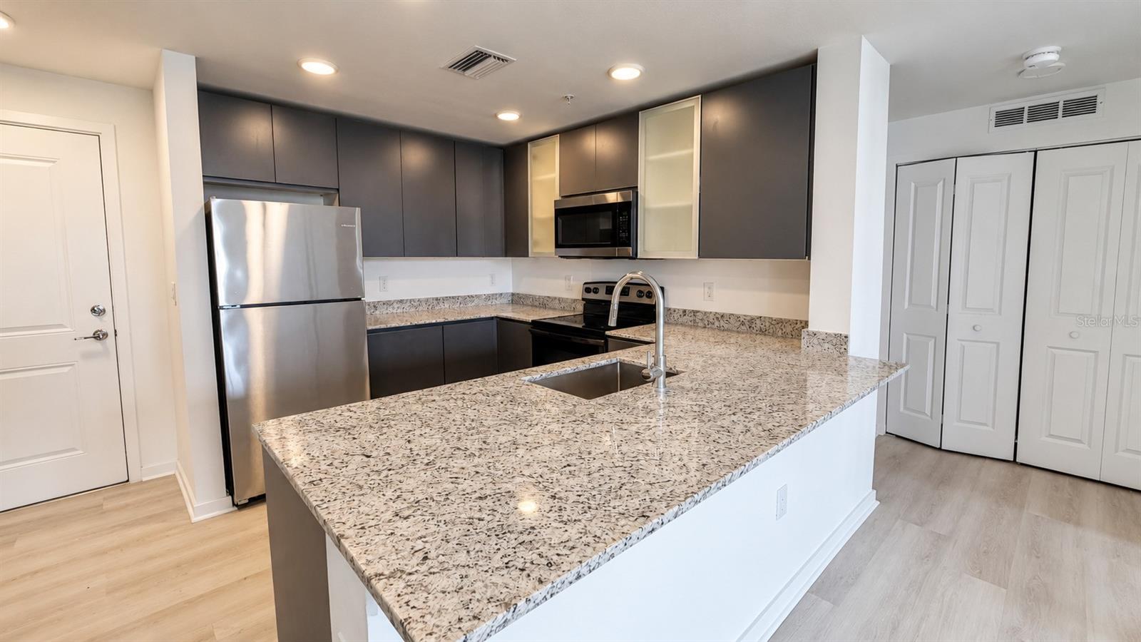 Listing Photo 5 - Condo for sale in building located at 5587 Millenia Blvd, ORLANDO, FL 32839 - Unit #213