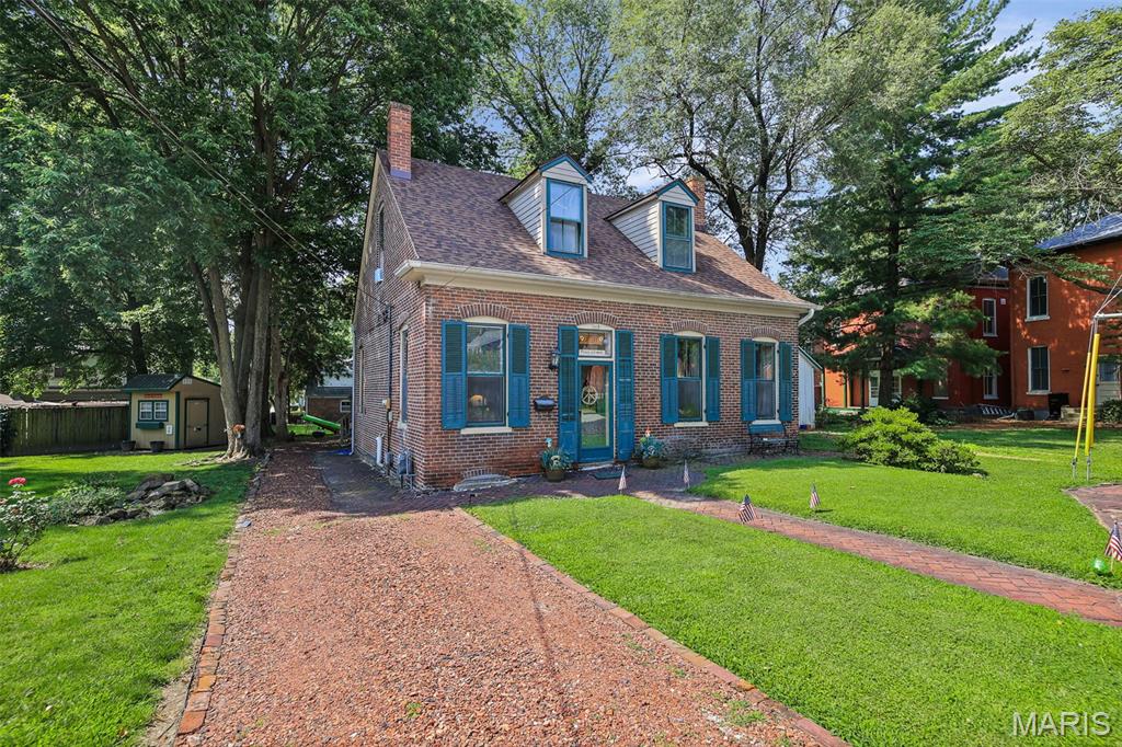 Single family home for sale at 508 E Garfield St, Belleville, IL 62220 | MLS# MIS26010531