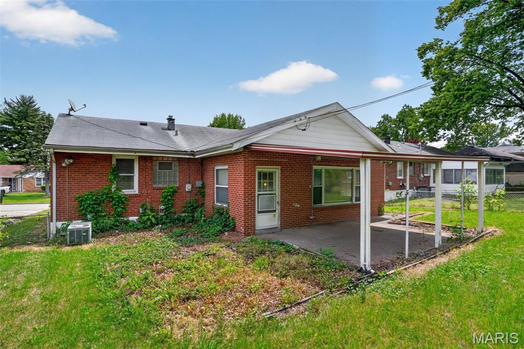 Photo 3 of Sale Pending at 9243 Filibert Dr, Saint Louis, MO 63137 | MLS# MIS26024781 | Listing updated on 2026-09-24