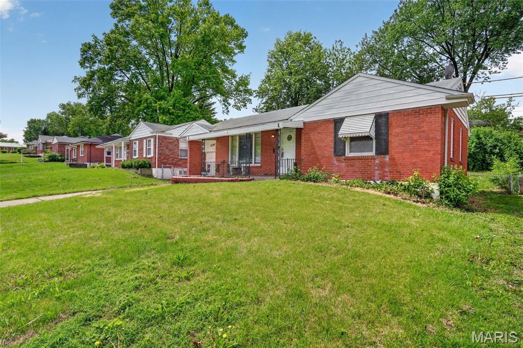 Photo 3 of Sale Pending at 9243 Filibert Dr, Saint Louis, MO 63137 | MLS# MIS26024781 | Listing updated on 2026-09-24