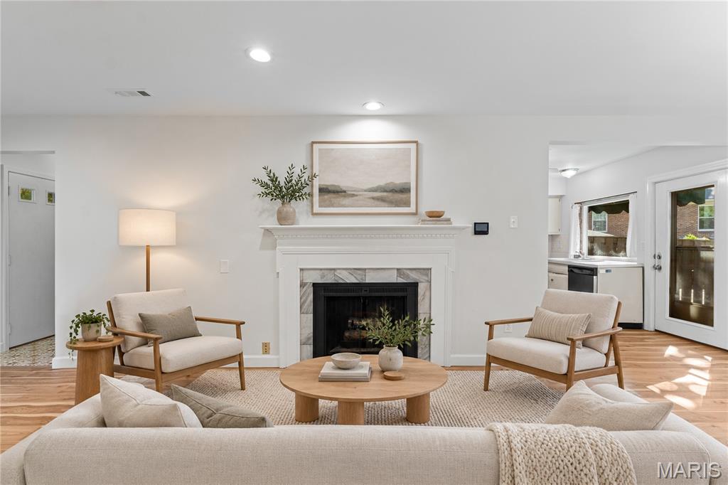 Photo 2 of Sale Pending at 797 Amolac Dr, Saint Louis, MO 63141 | MLS# MIS26028353 | Listing updated on 2026-09-21