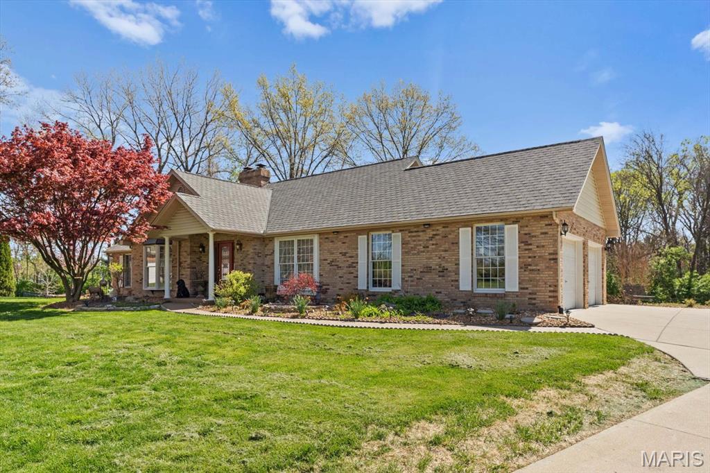 Photo 3 of Single family home for sale at 2 Sugar Hill Ct, Edwardsville, IL 62025 | MLS# MIS26031675 | Listing updated on 2026-10-07