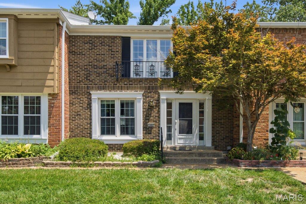 Townhouse for sale at 13423 Forestlac Dr, Saint Louis, MO 63141 | MLS# MIS26043068