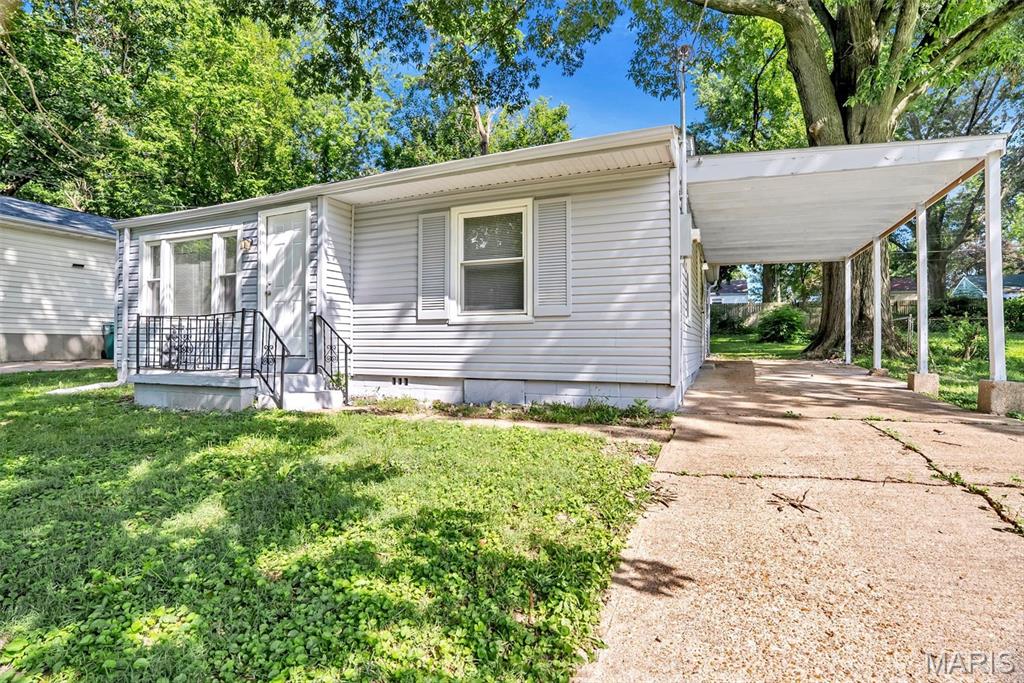 Photo 1 of Single family home for sale at 134 Anistasia Dr, Saint Louis, MO 63135 | MLS# MIS26043748 | Listing updated on 2026-10-07