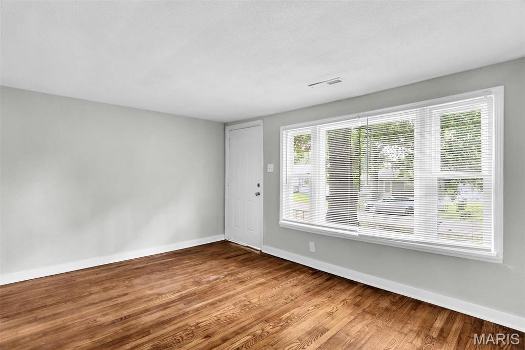 Photo 3 of Single family home for sale at 134 Anistasia Dr, Saint Louis, MO 63135 | MLS# MIS26043748 | Listing updated on 2026-10-07