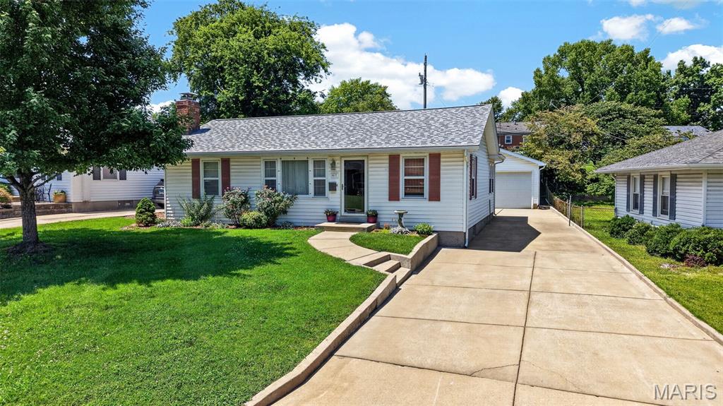 Photo 3 of Sale Pending at 1817 W Clark St, Saint Charles, MO 63301 | MLS# MIS26049873 | Listing updated on 2026-09-21