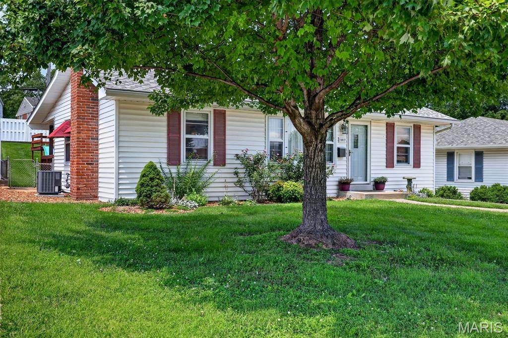 Photo 4 of Sale Pending at 1817 W Clark St, Saint Charles, MO 63301 | MLS# MIS26049873 | Listing updated on 2026-09-21