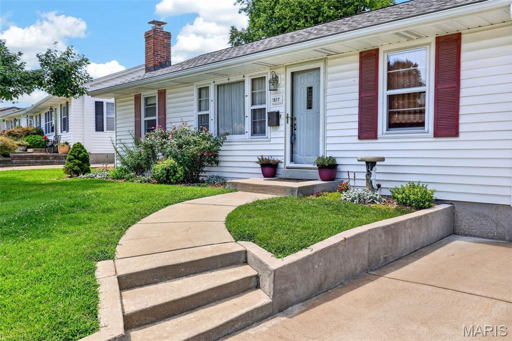 Photo 3 of Sale Pending at 1817 W Clark St, Saint Charles, MO 63301 | MLS# MIS26049873 | Listing updated on 2026-09-21
