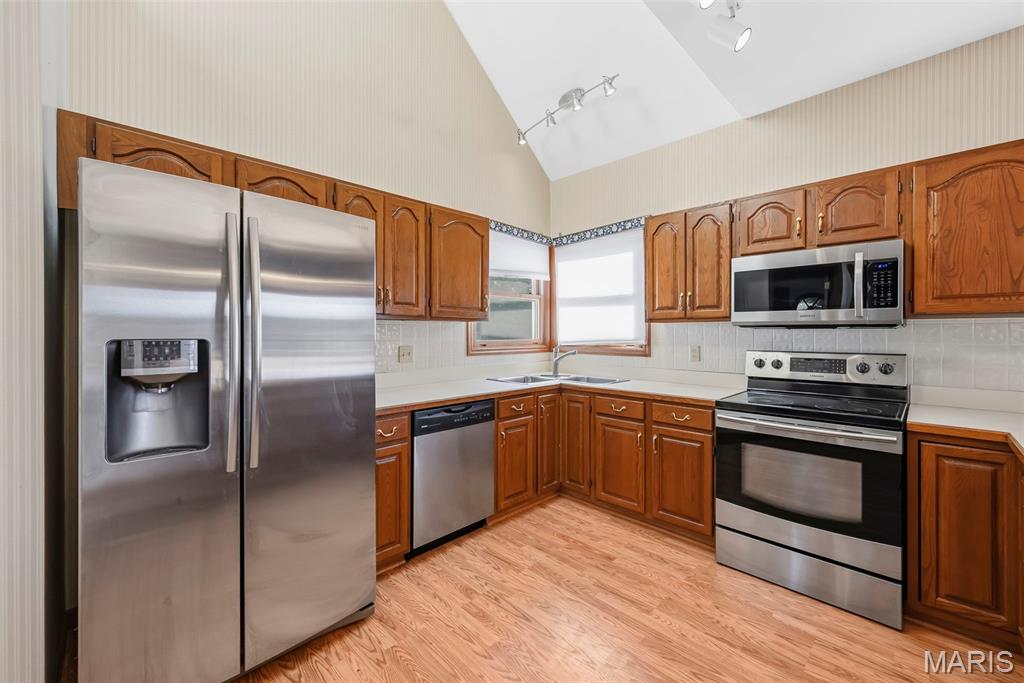 Photo 4 of Single family home for sale at 3718 Blf Spring Dr, Saint Charles, MO 63303 | MLS# MIS26051953 | Listing updated on 2026-10-24