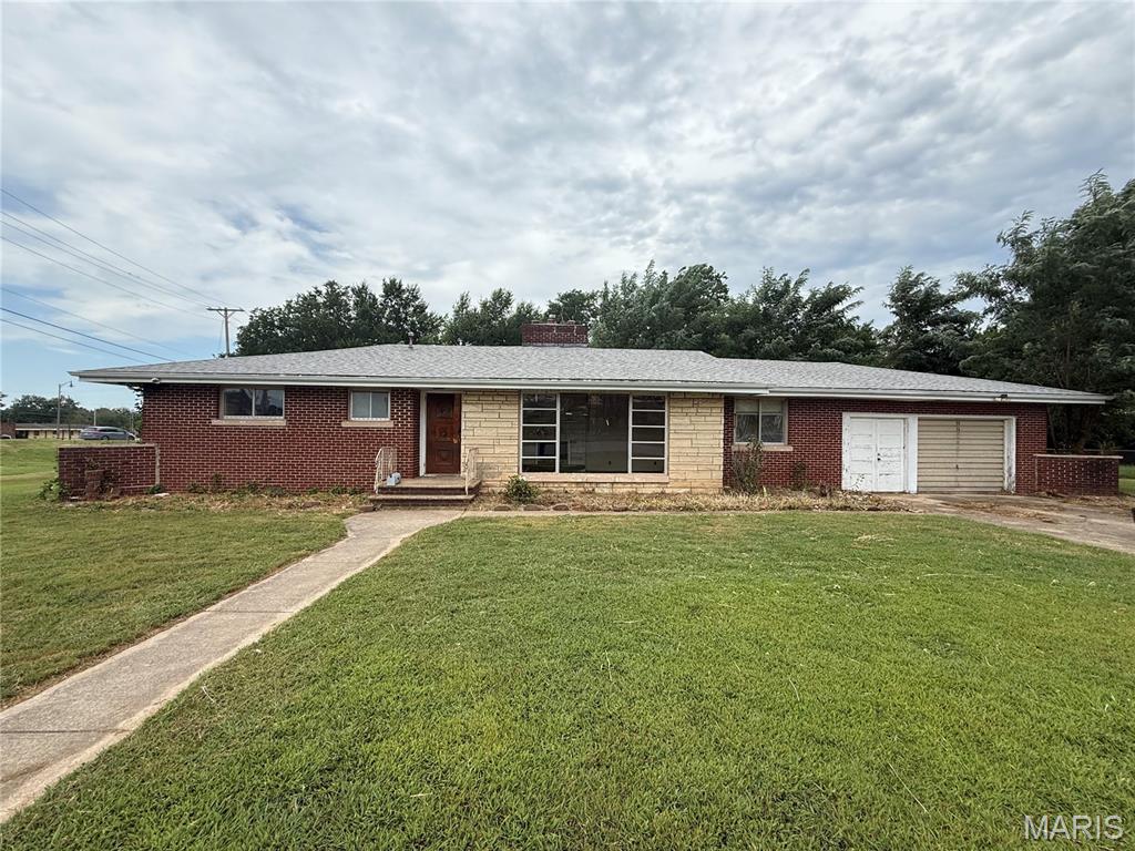 Photo 1 of Sale Pending at 168 Crescent Dr, Lebanon, MO 65536 | MLS# MIS26053074 | Listing updated on 2026-09-21