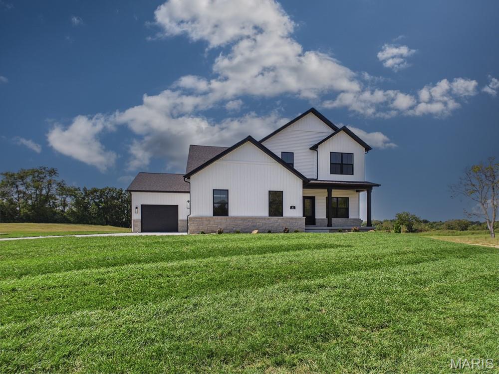 Photo 3 of Single family home for sale at 4 Schon Ct, Glen Carbon, IL 62034 | MLS# MIS26055018 | Listing updated on 2026-09-21
