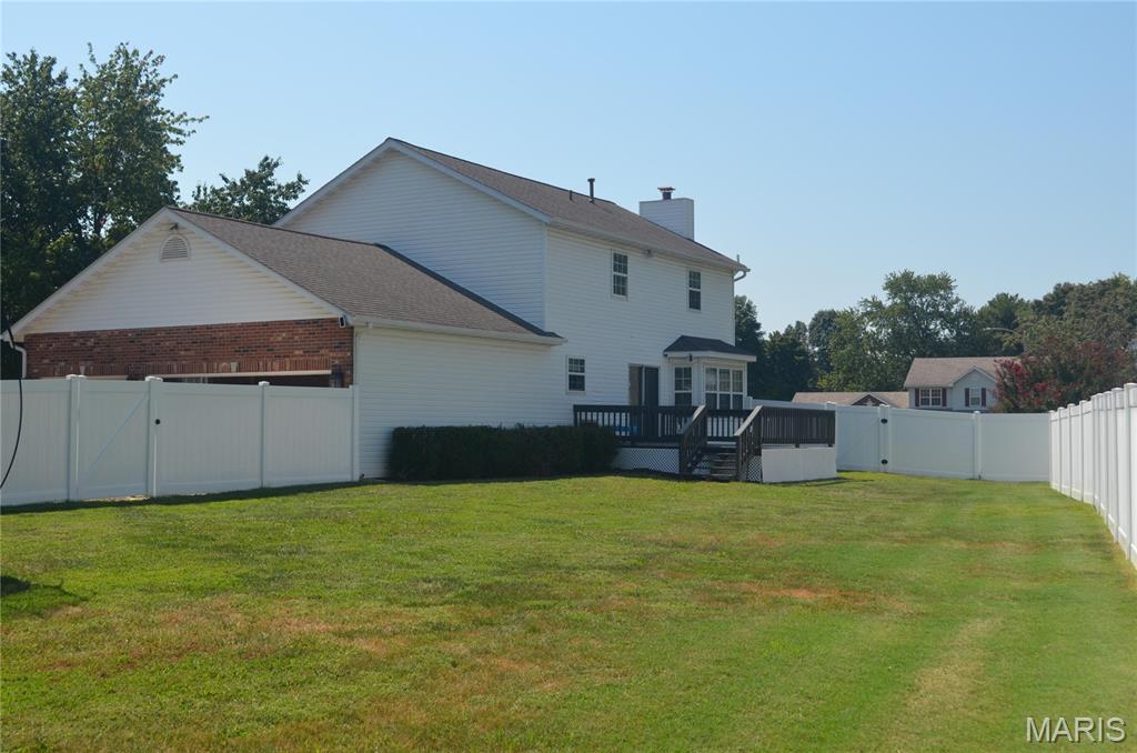 Photo 2 of Single family home for sale at 121 E Willow Bnd Dr, Glen Carbon, IL 62034 | MLS# MIS26056828 | Listing updated on 2026-10-07