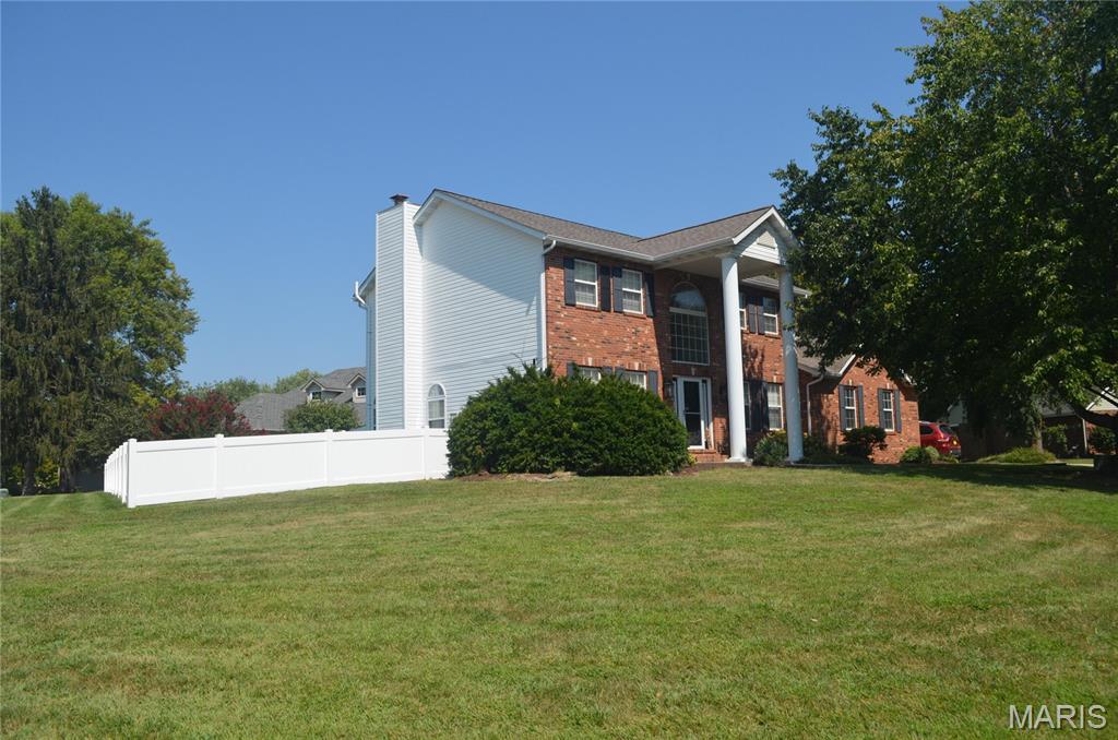 Photo 1 of Single family home for sale at 121 E Willow Bnd Dr, Glen Carbon, IL 62034 | MLS# MIS26056828 | Listing updated on 2026-10-07