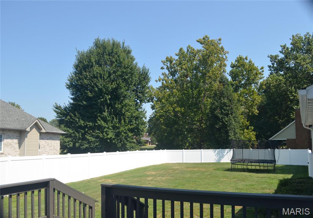 Photo 3 of Single family home for sale at 121 E Willow Bnd Dr, Glen Carbon, IL 62034 | MLS# MIS26056828 | Listing updated on 2026-10-07