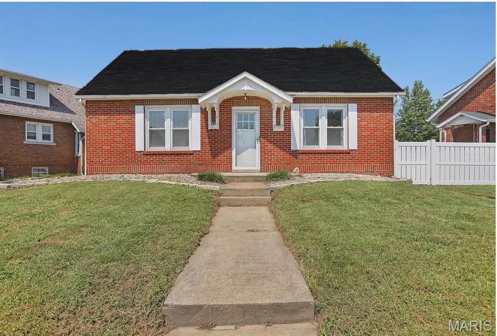 Single family home for sale at 1513 Broadway, Highland, IL 62249 | MLS# MIS26057502