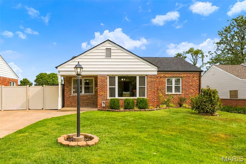 Photo 2 of Single family home for sale at 7351 S Yorkshire Dr, Saint Louis, MO 63123 | MLS# MIS26058848 | Listing updated on 2026-09-21