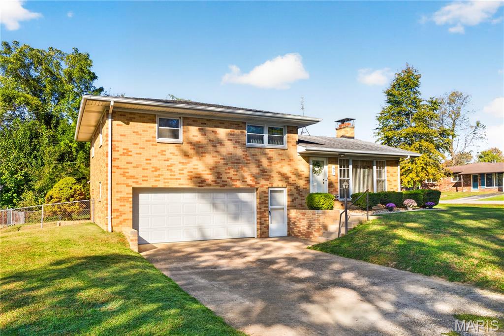 Single family home for sale at 37 Venus Dr, Belleville, IL 62226 | MLS# MIS26059063