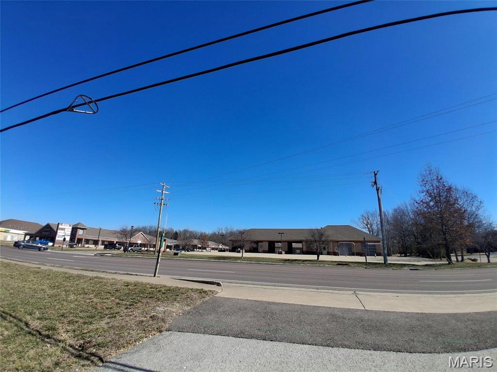 Photo 4 of Single family home for sale at 2911 N Center St, Maryville, IL 62062 | MLS# MIS26059279 | Listing updated on 2026-09-21