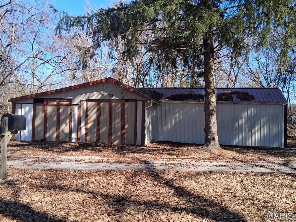 Photo 2 of Single family home for sale at 2911 N Center St, Maryville, IL 62062 | MLS# MIS26059279 | Listing updated on 2026-09-21