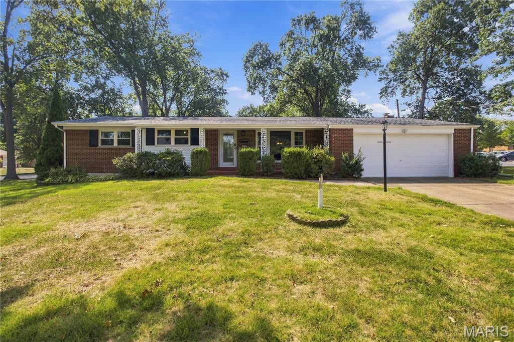 Single family home for sale at 530 Mid Meadows Ln, Saint Louis, MO 63122 | MLS# MIS26059412