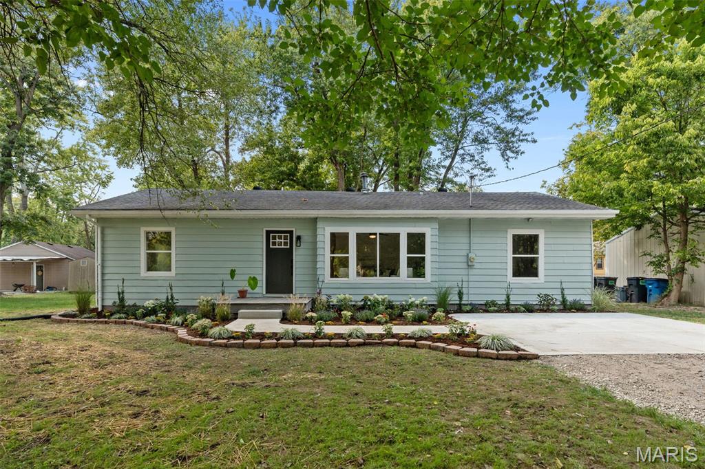 Photo 1 of Single family home for sale at 301 Edgewood Dr, Belleville, IL 62223 | MLS# MIS26060495 | Listing updated on 2026-09-24