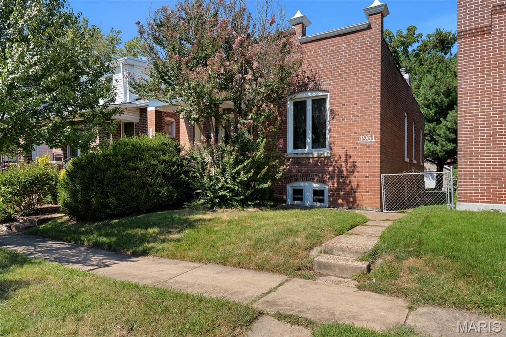 Photo 2 of Sale Pending at 4961 Schollmeyer Ave, Saint Louis, MO 63109 | MLS# MIS26060781 | Listing updated on 2026-09-23