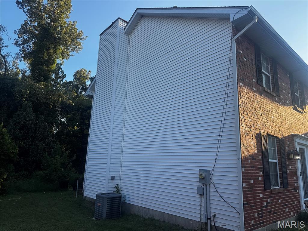 Photo 2 of Single family home for sale at 1013 Bradington Ct, Columbia, IL 62236 | MLS# MIS26060846 | Listing updated on 2026-09-21