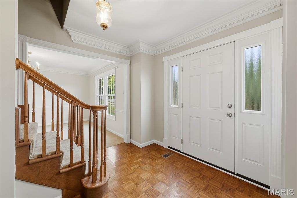 Photo 3 of Single family home for sale at 176 Spring Oaks Dr, Ballwin, MO 63011 | MLS# MIS26060849 | Listing updated on 2026-10-16
