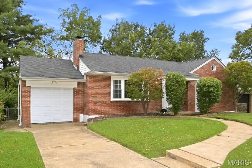 Photo 2 of Single family home for sale at 7080 S Villanova Dr, Saint Louis, MO 63123 | MLS# MIS26061531 | Listing updated on 2026-09-23