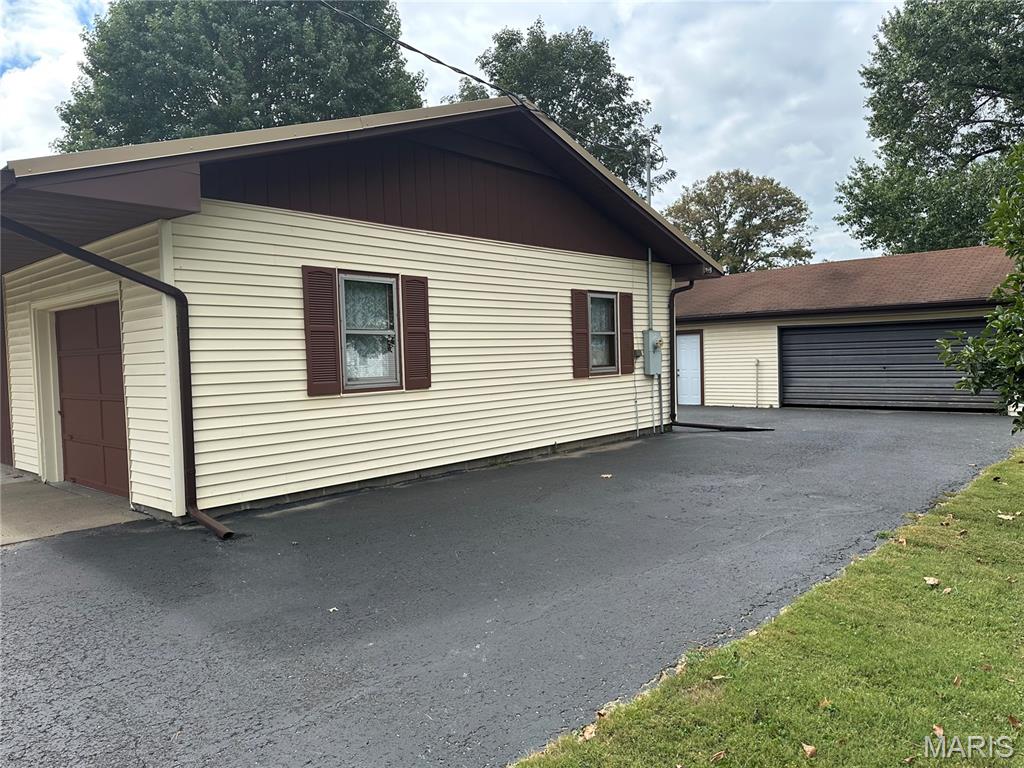 Photo 3 of Single family home for sale at 413 S 3rd Street, Ava, IL 62907 | MLS# MIS26061705 | Listing updated on 2026-09-24