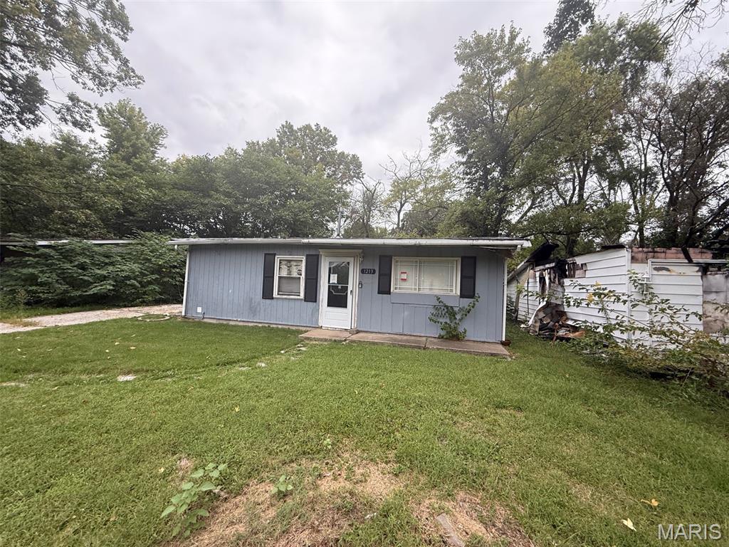 Photo 3 of Single family home for sale at 1213 Saint Stephens Dr, East Saint Louis, IL 62206 | MLS# MIS26061711 | Listing updated on 2026-09-24