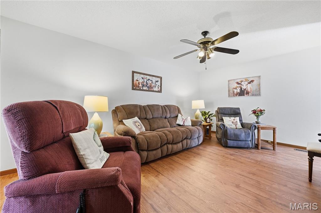 Photo 2 of House for sale at 550 Spring Glen Dr, Ballwin, MO 63021 | MLS# MIS26062211 | Listing updated on 2026-10-07