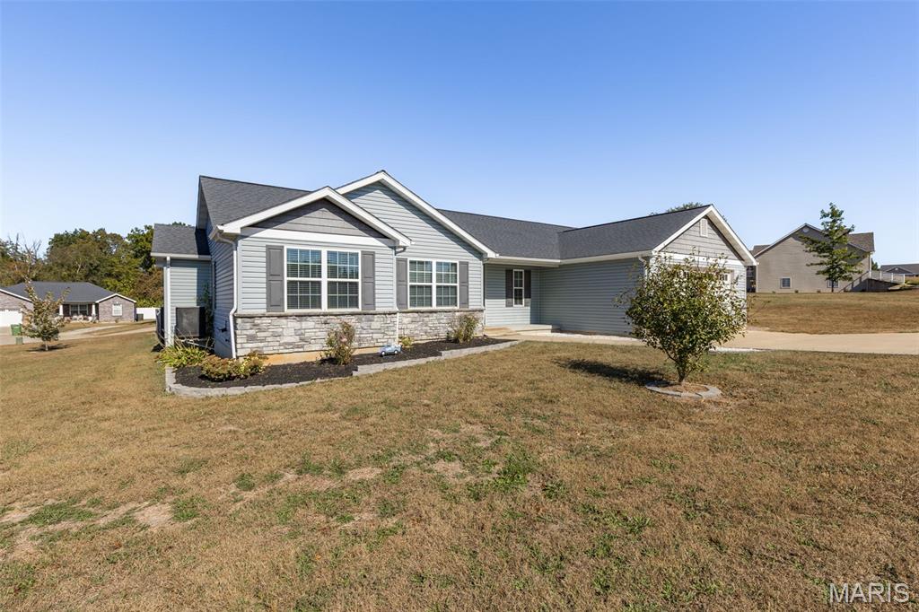 Photo 2 of Single family home for sale at 212 Redbud Dr, Fredericktown, MO 63645 | MLS# MIS26063099 | Listing updated on 2026-10-21