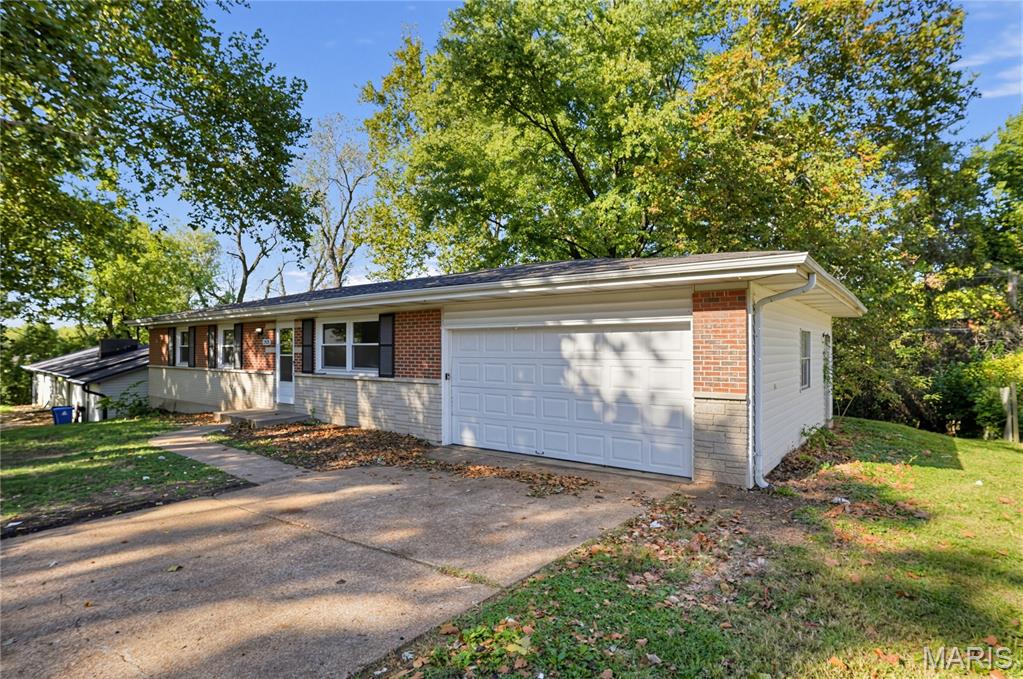 Photo 1 of Single family home for sale at 12025 Lavida Ave, Saint Louis, MO 63138 | MLS# MIS26066673 | Listing updated on 2026-10-24