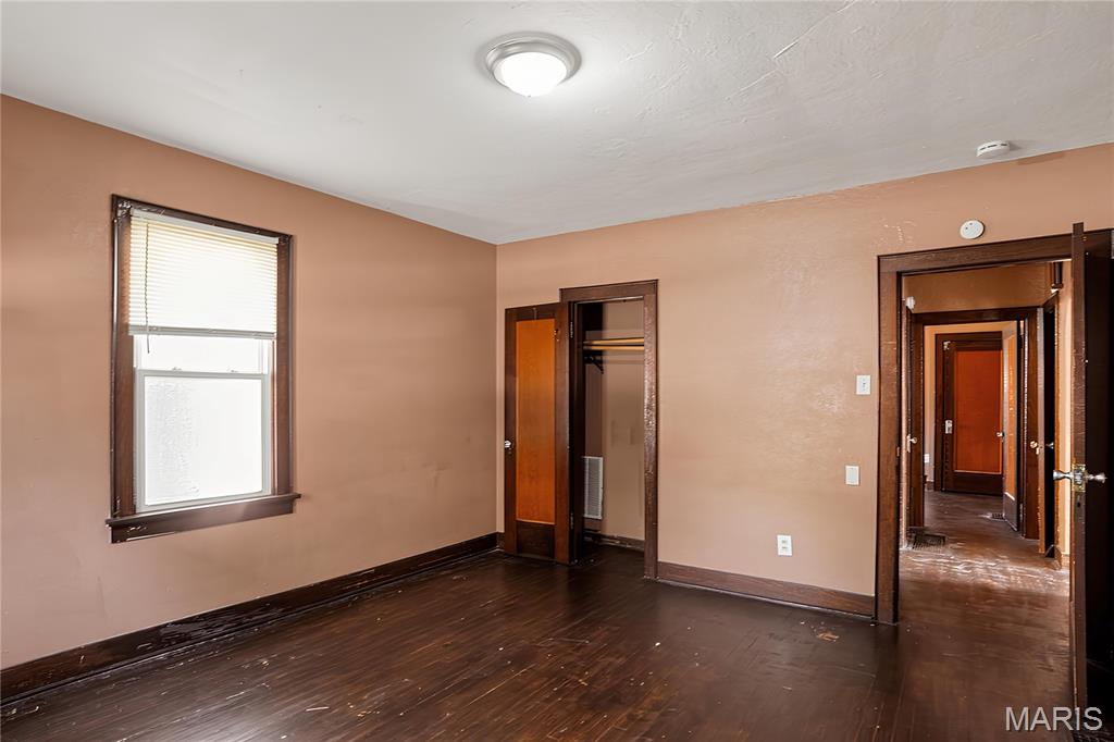 Photo 3 of Single family home for sale at 300 S Clark Ave, Saint Louis, MO 63135 | MLS# MIS26067650 | Listing updated on 2026-10-24