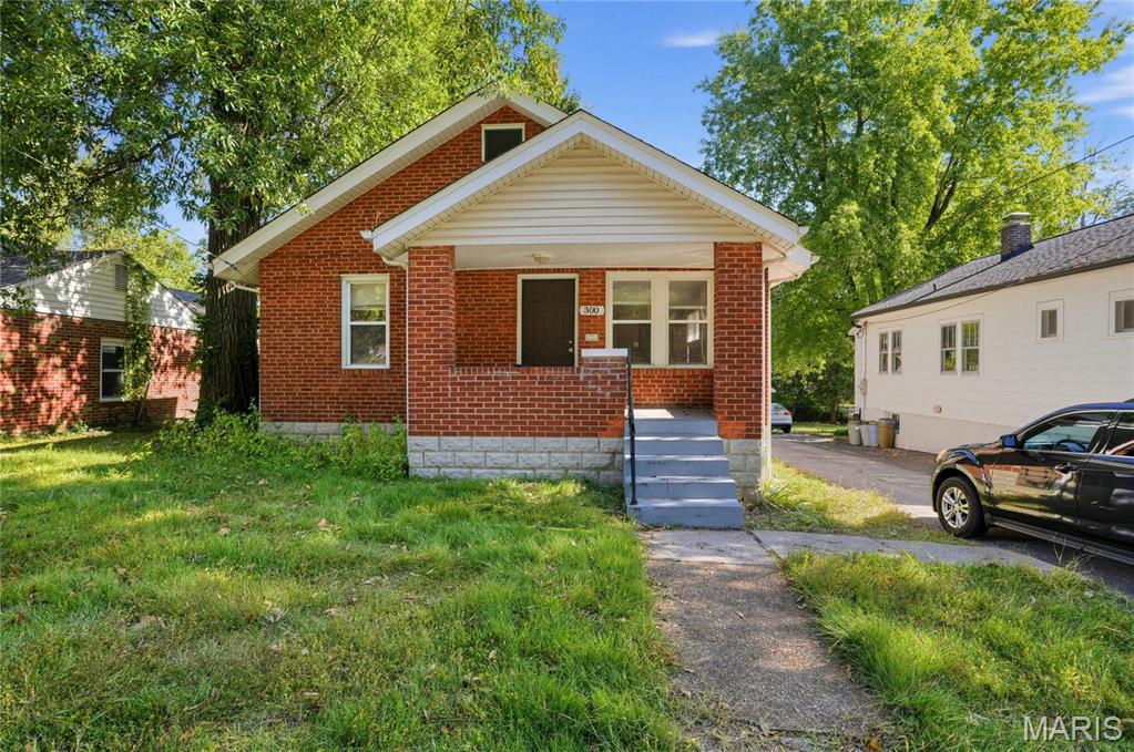 Photo 2 of Single family home for sale at 300 S Clark Ave, Saint Louis, MO 63135 | MLS# MIS26067650 | Listing updated on 2026-10-24