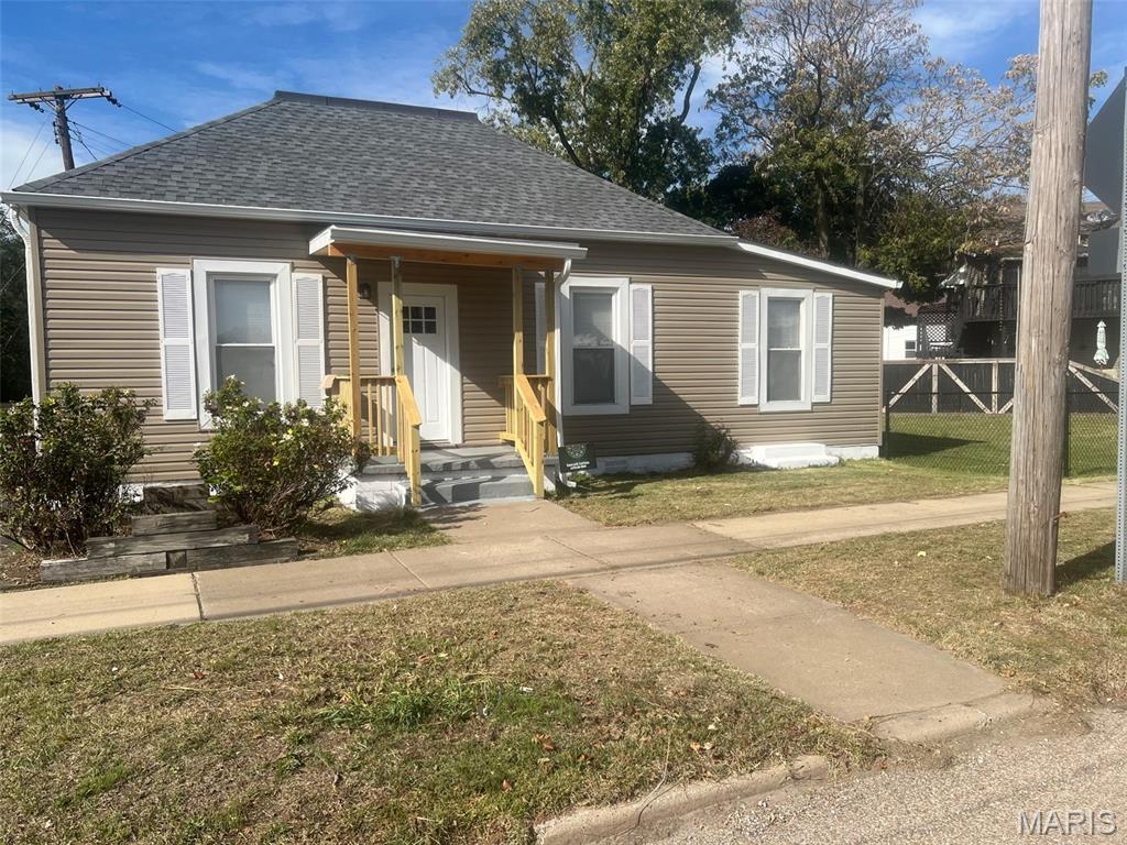 Photo 1 of Single family home for sale at 304 W Main St, East Alton, IL 62024 | MLS# MIS26067769 | Listing updated on 2026-10-23