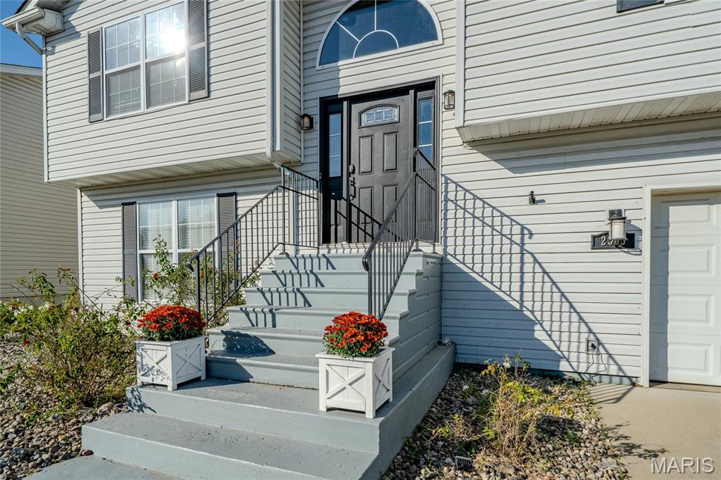 Photo 3 of Single family home for sale at 2305 Hunters Point Dr, Granite City, IL 62040 | MLS# MIS26068133 | Listing updated on 2026-10-25