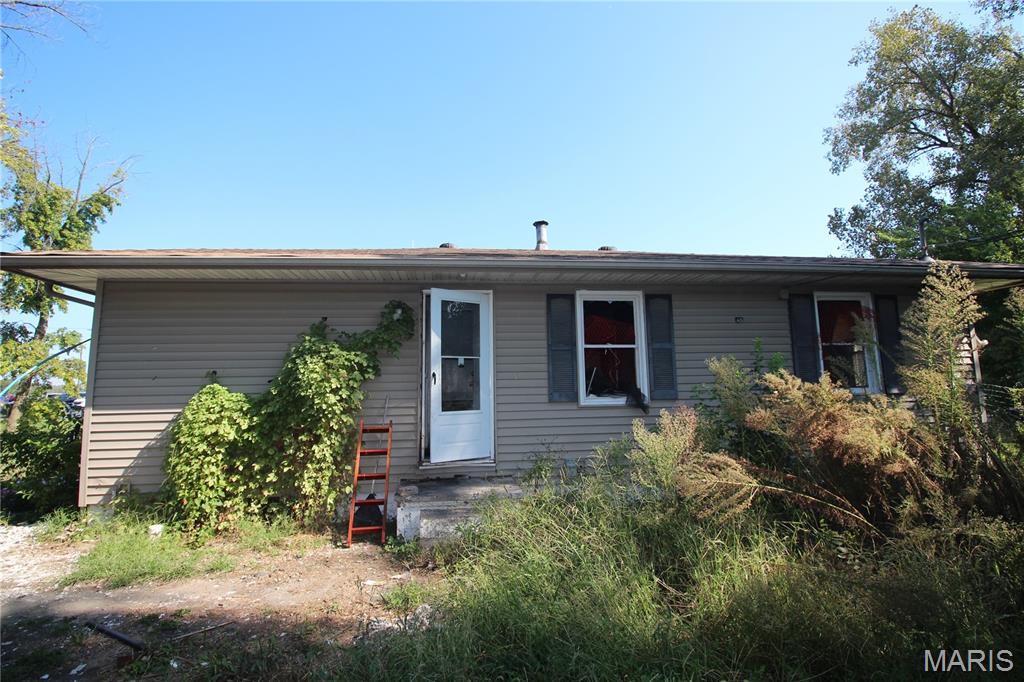 Photo 2 of Single family home for sale at 10 Lee St, East Saint Louis, IL 62206 | MLS# MIS26068193 | Listing updated on 2026-10-24