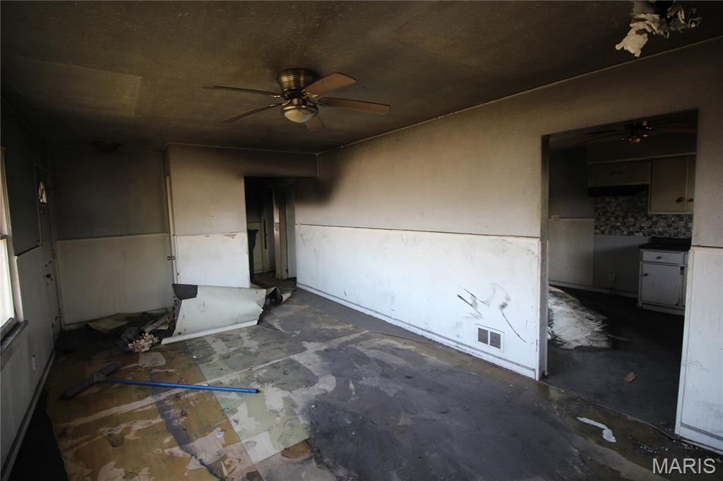 Photo 4 of Single family home for sale at 10 Lee St, East Saint Louis, IL 62206 | MLS# MIS26068193 | Listing updated on 2026-10-24