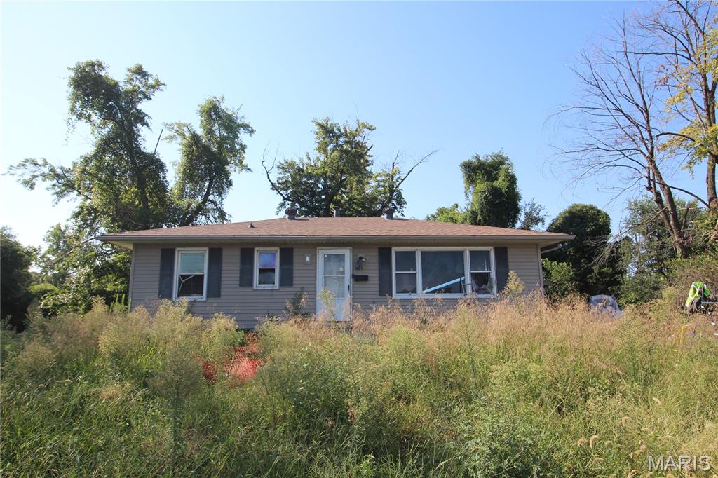 Single family home for sale at 10 Lee St, East Saint Louis, IL 62206 | MLS# MIS26068193