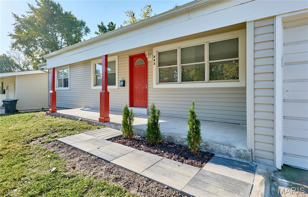 Photo 1 of Single family home for sale at 842 Holiday Ave, Hazelwood, MO 63042 | MLS# MIS26068241 | Listing updated on 2026-10-24
