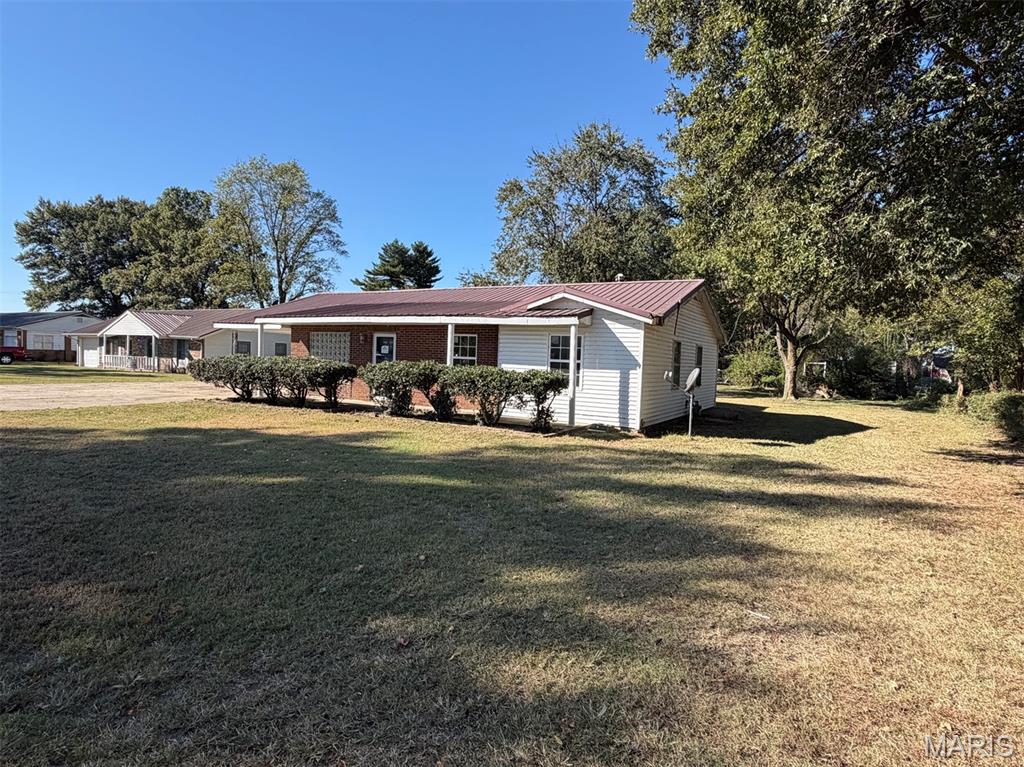 Photo 2 of Single family home for sale at 1105 Charlotte Dr, Malden, MO 63863 | MLS# MIS26068293 | Listing updated on 2026-10-23