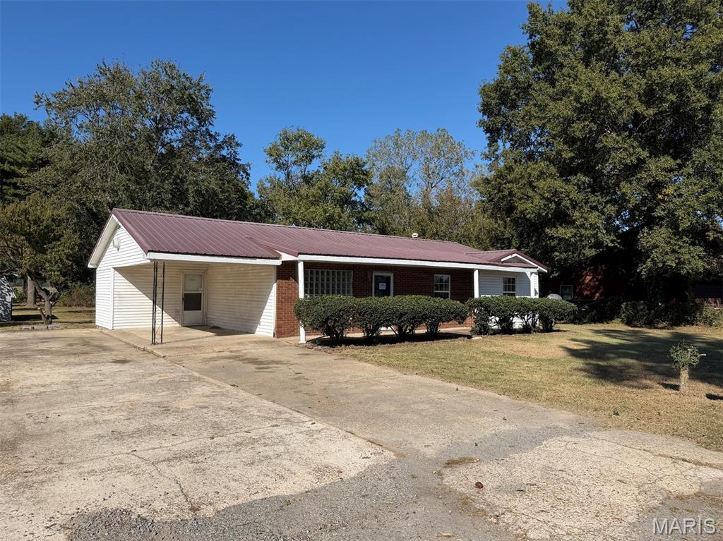 Photo 1 of Single family home for sale at 1105 Charlotte Dr, Malden, MO 63863 | MLS# MIS26068293 | Listing updated on 2026-10-23