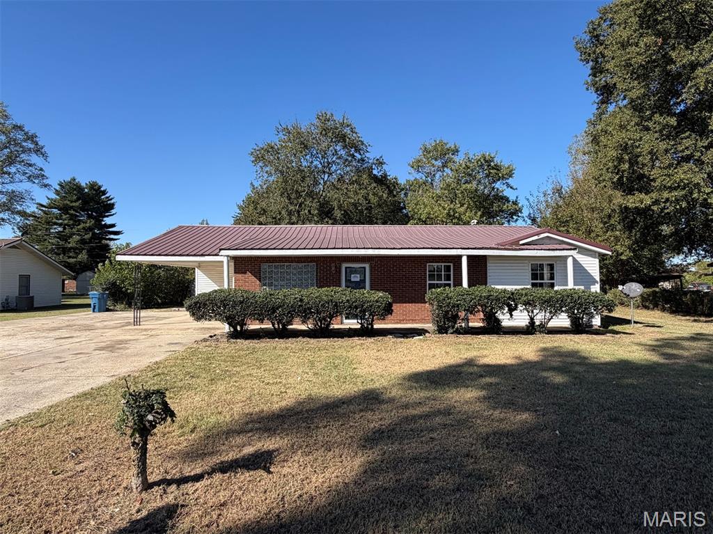 Photo 1 of Single family home for sale at 1105 Charlotte Dr, Malden, MO 63863 | MLS# MIS26068293 | Listing updated on 2026-10-23