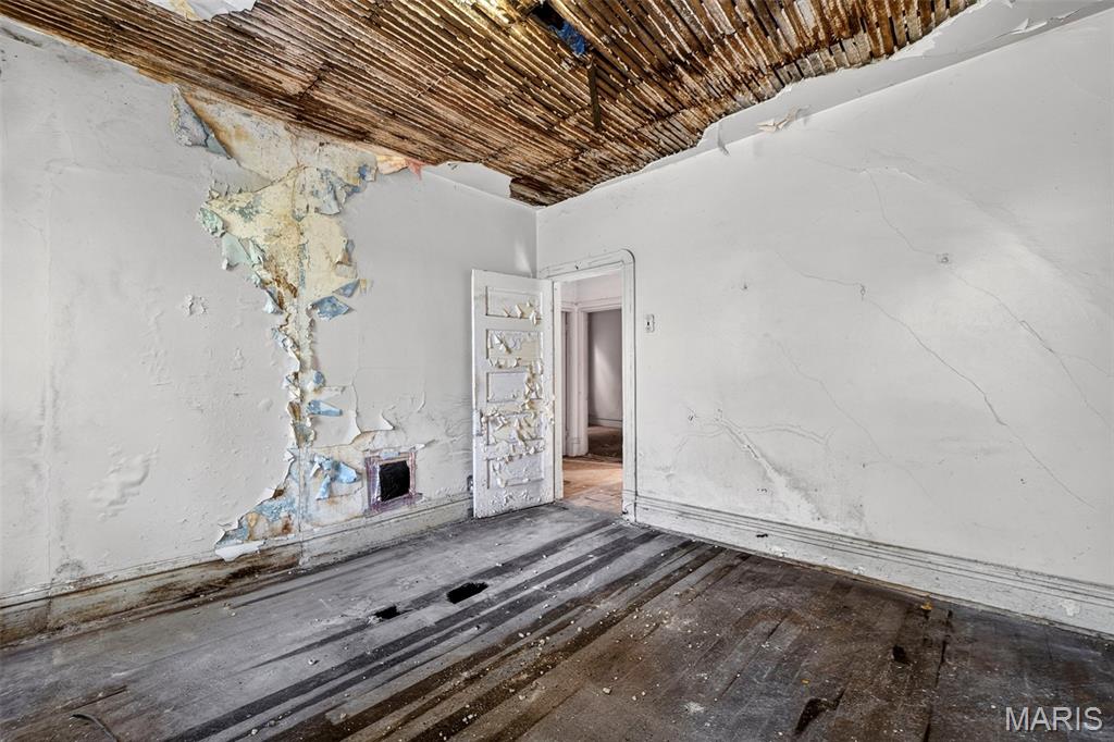 Photo 3 of Single family home for sale at 4052 Maffitt Ave, Saint Louis, MO 63113 | MLS# MIS26068298 | Listing updated on 2026-10-24